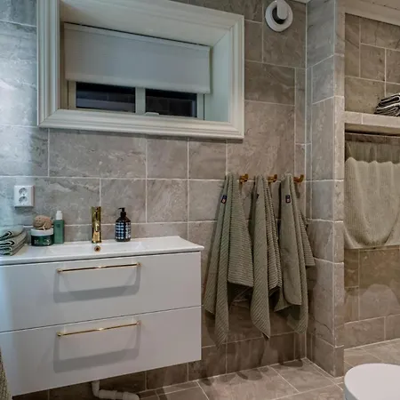 Casa Leo · Skiløyper · 8 soverom · 60 min OSL Maison d'hôtes 4*